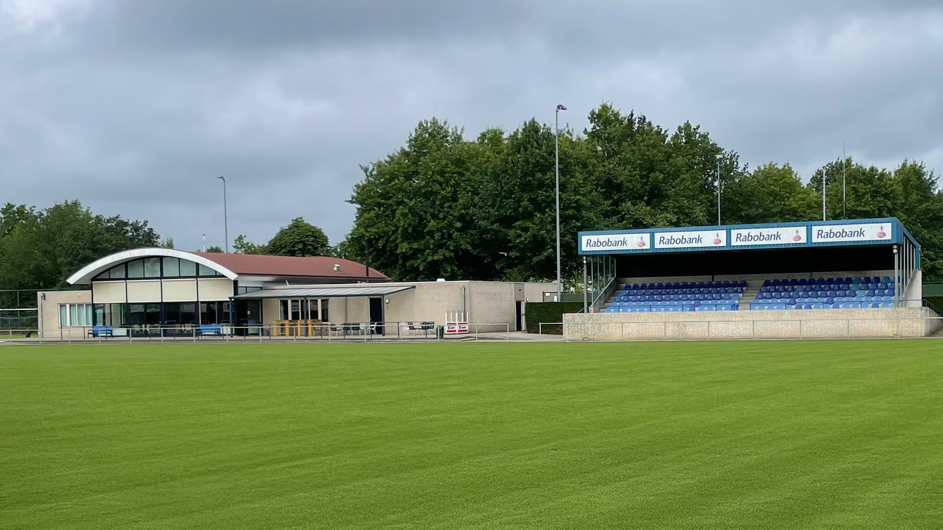 Herdenkhoek Ron Mathijssen ingericht in onze kantine